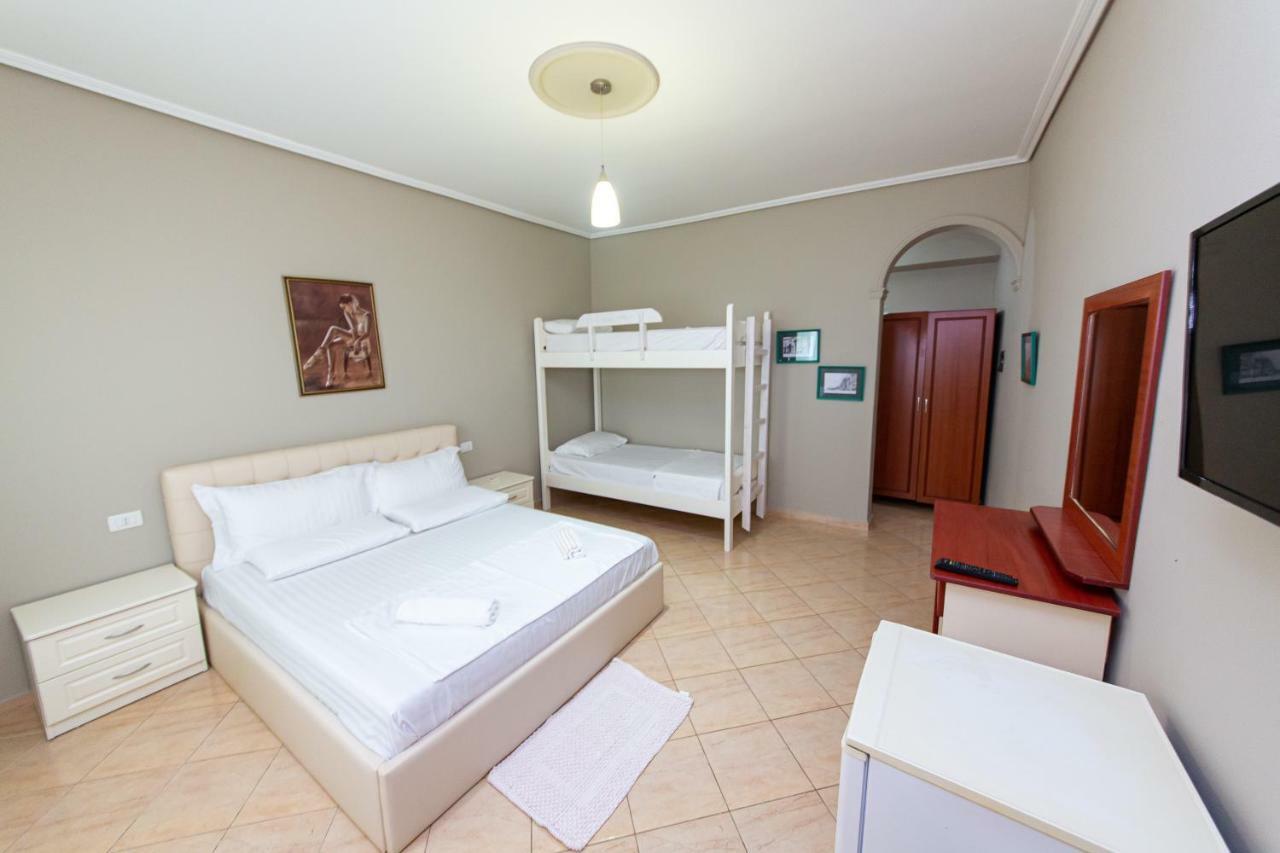 Hotel Roi Radhima Kültér fotó